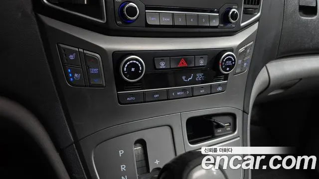 2019 Hyundai The New Grand Starex Wagon 12-Seater Sold VIN KMJWA37KBKU068320 – photo 30