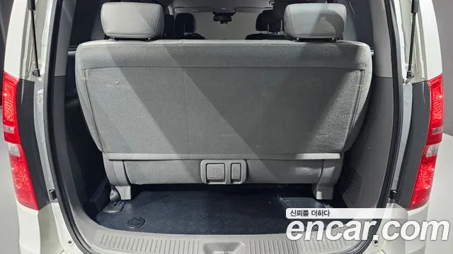 2020 Hyundai The New Grand Starex Wagon 12-Seater Sold VIN KMJWA37KBLU137394 – interior seats