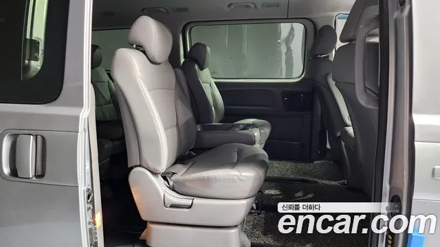 2021 Hyundai The New Grand Starex Wagon 12-Seater Sold VIN KMJWA37KBMU157695 – side profile