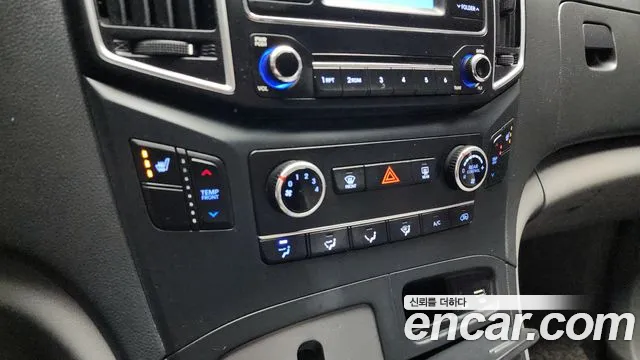 2021 Hyundai The New Grand Starex Wagon 12-Seater Sold VIN KMJWA37KBMU157695 – exterior detail