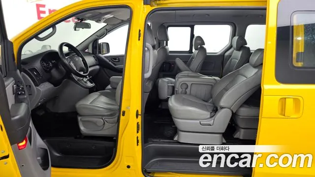 2017 Hyundai Grand Starex 4WD Guard car of chidren Sold VIN KMJWA37KDHU916003 – trunk area 2017 Hyundai Grand Starex 4WD Guard car of chidren Sold VIN KMJWA37KDHU916003 – trunk area