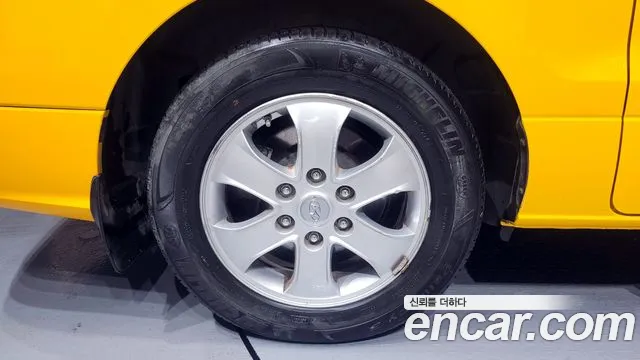 2019 Hyundai The New Grand Starex School Bus LPi Sold VIN KMJWA37TBKU067131 – exterior detail 2019 Hyundai The New Grand Starex School Bus LPi Sold VIN KMJWA37TBKU067131 – exterior detail