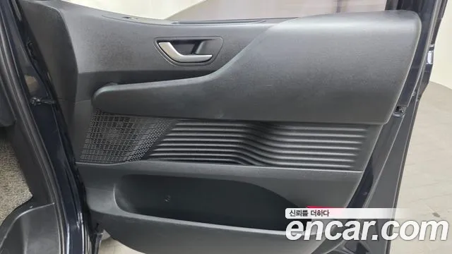 2022 Hyundai Staria Tourer 11-Seater Sold VIN KMJYB371BNU004642 – interior seats