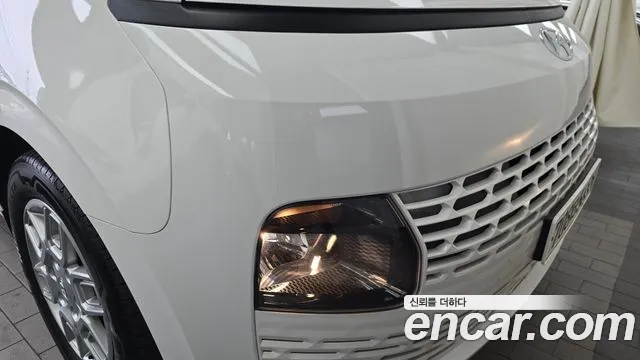 2022 Hyundai Staria Tourer 11-Seater Sold VIN KMJYB371BNU045571 – side profile