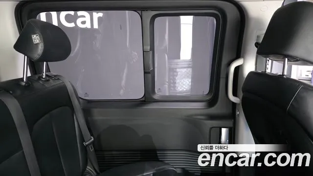 2022 Hyundai Staria Tourer 11-Seater Sold VIN KMJYB371BNU053679 – interior seats
