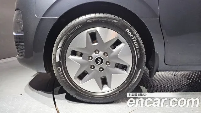2023 Hyundai Staria Tourer 11-Seater Sold VIN KMJYB371BPU084720 – front exterior