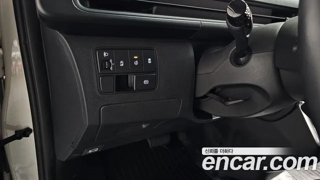 2024 Hyundai Staria Tourer 11-Seater Sold VIN KMJYB371BRU157670 – dashboard