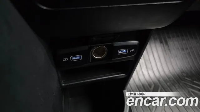 2022 Hyundai Staria 4wd Tourer 11-Seater Sold VIN KMJYB371DNU017778 – front exterior