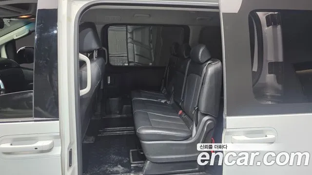 2022 Hyundai Staria 4wd Tourer 11-Seater Sold VIN KMJYB371DNU036109 – front exterior