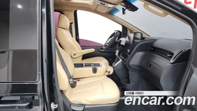 2022 Hyundai Staria 4wd Tourer 11-Seater Sold VIN KMJYB371DNU057067 – front exterior