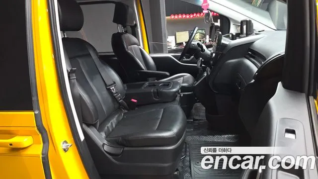 2022 Hyundai Staria L3.5  Kinder Safety Car Sold VIN KMJYB373BNU034575 – side profile