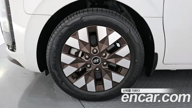2023 Hyundai Staria 4WD Camper Sold VIN KMJYS371DPU095643 – exterior detail 2023 Hyundai Staria 4WD Camper Sold VIN KMJYS371DPU095643 – exterior detail