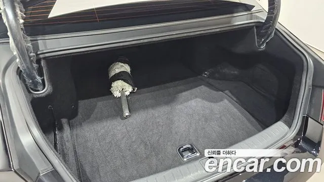 2022 Genesis G90 (RS4) Gasoline 3.5 Turbo 2WD Sold VIN KMTFA41DBNU015570 – interior seats 2022 Genesis G90 (RS4) Gasoline 3.5 Turbo 2WD Sold VIN KMTFA41DBNU015570 – interior seats