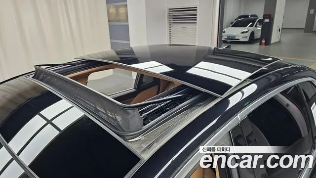 2022 Genesis G90 (RS4) Gasoline 3.5 Turbo AWD Sold VIN KMTFA41DDNU000755 – trunk area