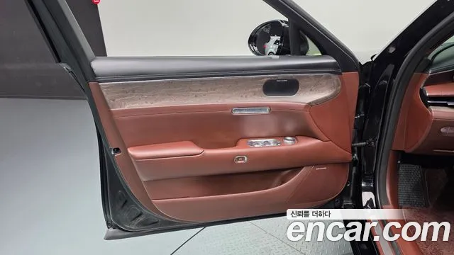 2022 Genesis G90 (RS4) Gasoline 3.5 Turbo AWD Sold VIN KMTFA41DDNU004279 – exterior detail 2022 Genesis G90 (RS4) Gasoline 3.5 Turbo AWD Sold VIN KMTFA41DDNU004279 – exterior detail