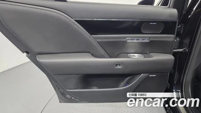 2022 Genesis G90 (RS4) Gasoline 3.5 Turbo AWD Sold VIN KMTFA41DDNU005055 – interior seats 2022 Genesis G90 (RS4) Gasoline 3.5 Turbo AWD Sold VIN KMTFA41DDNU005055 – interior seats