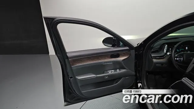 2023 Genesis G90 (RS4) Gasoline 3.5 Turbo AWD Sold VIN KMTFA41DDPU018774 – interior seats 2023 Genesis G90 (RS4) Gasoline 3.5 Turbo AWD Sold VIN KMTFA41DDPU018774 – interior seats