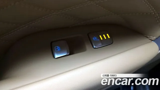 2025 Genesis The New G70 Shooting Brake Gasoline 2.5T 4WD Sold VIN KMTG2G1CDSU156326 – trunk area