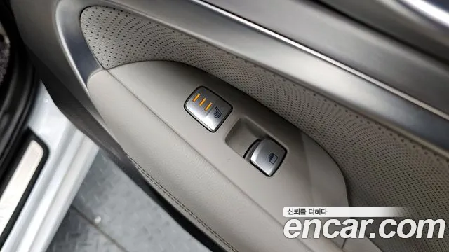 2019 Genesis G70 2.0T Sold VIN KMTG341ABKU049340 – interior seats