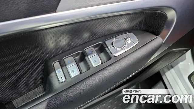 2020 Genesis G70 2.0T Sold VIN KMTG341ABLU067747 – interior seats 2020 Genesis G70 2.0T Sold VIN KMTG341ABLU067747 – interior seats