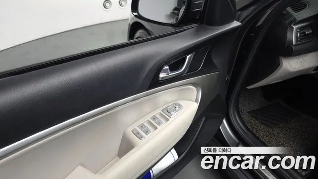 2021 Genesis The New G70 Gasoline 2.0T 2WD Sold VIN KMTG341ABMU084910 – interior seats