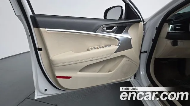 2021 Genesis The New G70 Gasoline 2.0T 2WD Sold VIN KMTG341ABMU093488 – trunk area 2021 Genesis The New G70 Gasoline 2.0T 2WD Sold VIN KMTG341ABMU093488 – trunk area