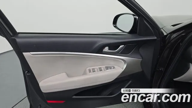 2022 Genesis The New G70 Gasoline 2.0T 2WD Sold VIN KMTG341ABNU105615 – trunk area 2022 Genesis The New G70 Gasoline 2.0T 2WD Sold VIN KMTG341ABNU105615 – trunk area