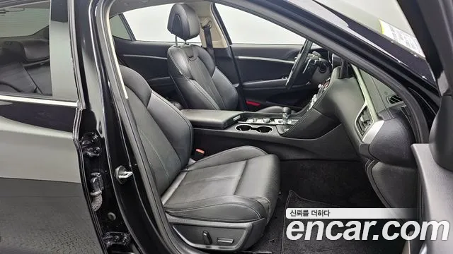 2023 Genesis The New G70 Gasoline 2.0T 2WD Sold VIN KMTG341ABPU116703 – photo 17 2023 Genesis The New G70 Gasoline 2.0T 2WD Sold VIN KMTG341ABPU116703 – photo 17