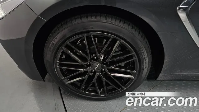 2019 Genesis G70 2.0T AWD VIN KMTG341ADKU030552