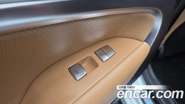 2025 Genesis The New G70 Gasoline 2.5T 2WD Sold VIN KMTG341CBSU163416 – trunk area