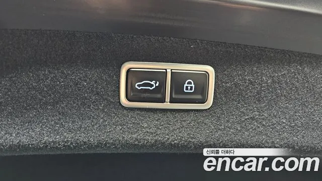 2022 Genesis Electrified G80 (RG3) e-AWD Sold VIN KMTGE411PNU001035 – interior seats 2022 Genesis Electrified G80 (RG3) e-AWD Sold VIN KMTGE411PNU001035 – interior seats