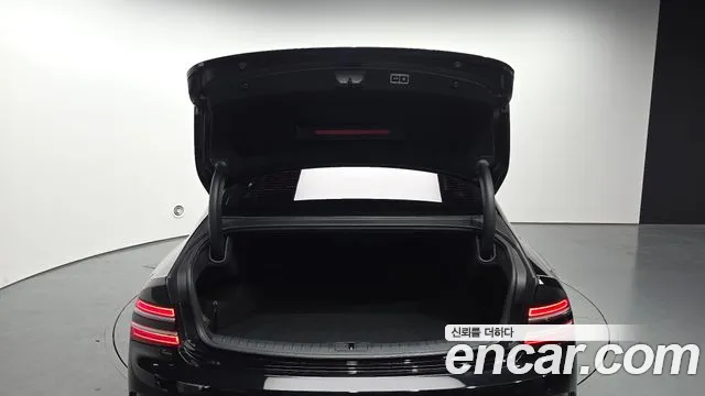 2022 Genesis Electrified G80 (RG3) e-AWD Sold VIN KMTGE411PNU004042 – interior seats