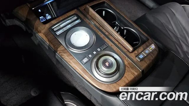 2022 Genesis Electrified G80 (RG3) e-AWD Sold VIN KMTGE411PNU004817 – dashboard