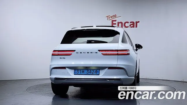 2022 Genesis Electrified GV70 e-AWD VIN KMTMA811PNU000379