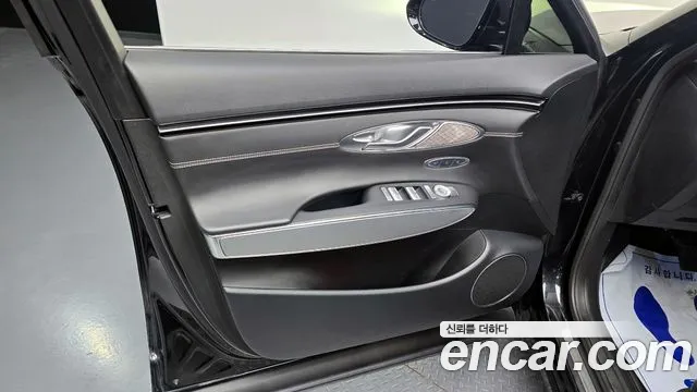 2022 Genesis Electrified GV70 e-AWD Sold VIN KMTMA811PNU000575 – photo 29