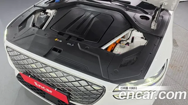 2022 Genesis Electrified GV70 e-AWD VIN KMTMA811PNU000829