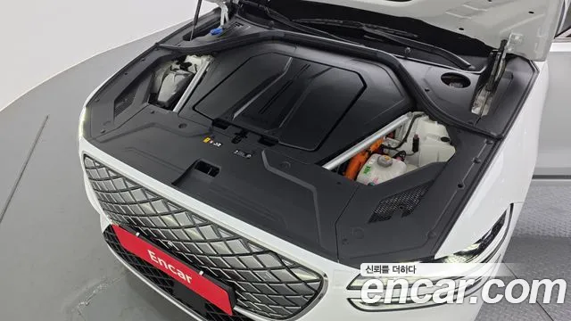 2022 Genesis Electrified GV70 e-AWD VIN KMTMA811PNU002687