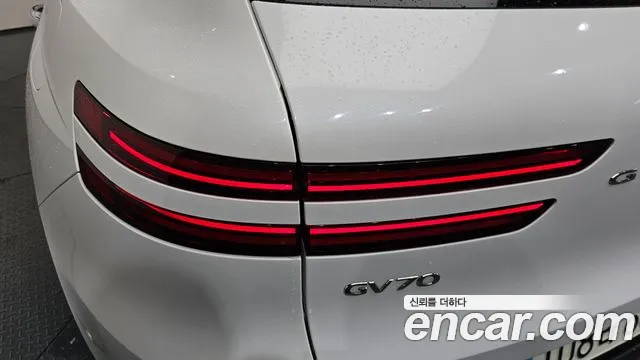2022 Genesis GV70 2.5T Gasoline 2WD Sold VIN KMTMA81BBNU050261 – photo 17
