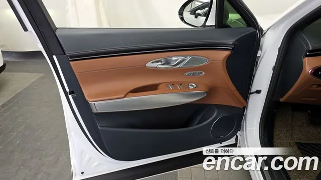 2022 Genesis GV70 2.5T Gasoline 2WD Sold VIN KMTMA81BBNU056537 – exterior detail 2022 Genesis GV70 2.5T Gasoline 2WD Sold VIN KMTMA81BBNU056537 – exterior detail