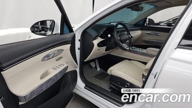 2024 Genesis GV70 2.5T Gasoline 2WD Sold VIN KMTMA81BBRU150784 – front exterior 2024 Genesis GV70 2.5T Gasoline 2WD Sold VIN KMTMA81BBRU150784 – front exterior