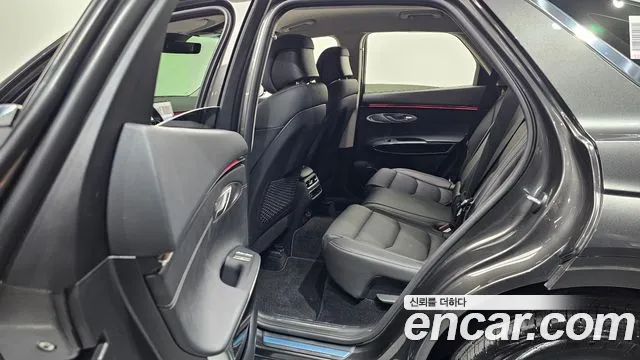 2025 Genesis GV70 2.5T Gasoline 2WD Sold VIN KMTMA81BBSU199615 – front exterior 2025 Genesis GV70 2.5T Gasoline 2WD Sold VIN KMTMA81BBSU199615 – front exterior