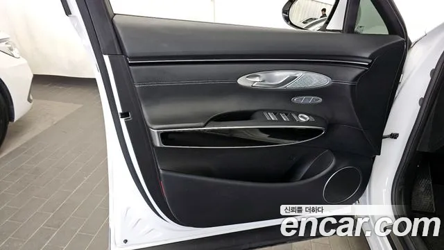 2021 Genesis GV70 2.5T Gasoline AWD Sold VIN KMTMA81BDMU005077 – trunk area 2021 Genesis GV70 2.5T Gasoline AWD Sold VIN KMTMA81BDMU005077 – trunk area