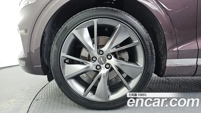 2022 Genesis GV70 2.5T Gasoline AWD Sold VIN KMTMA81BDNU053787 – exterior detail 2022 Genesis GV70 2.5T Gasoline AWD Sold VIN KMTMA81BDNU053787 – exterior detail