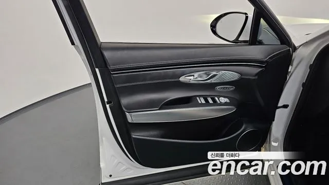2022 Genesis GV70 2.5T Gasoline AWD Sold VIN KMTMA81BDNU072806 – side profile
