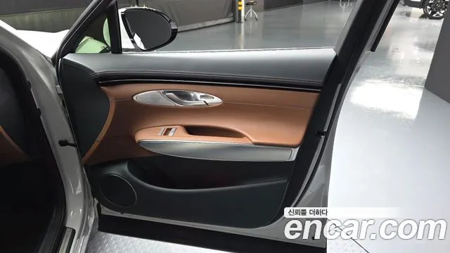 2023 Genesis GV70 2.5T Gasoline AWD Sold VIN KMTMA81BDPU077756 – exterior detail