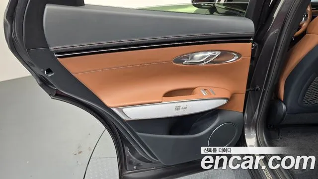 2023 Genesis GV70 2.5T Gasoline AWD Sold VIN KMTMA81BDPU104868 – photo 12 2023 Genesis GV70 2.5T Gasoline AWD Sold VIN KMTMA81BDPU104868 – photo 12