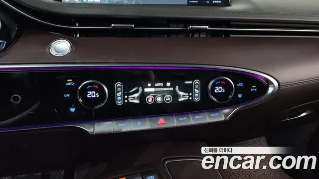 2024 Genesis GV70 2.5T Gasoline AWD Sold VIN KMTMA81BDRU168057 – dashboard