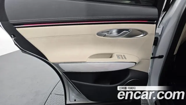 2025 Genesis GV70 2.5T Gasoline AWD Sold VIN KMTMA81BDSU239450 – undercarriage