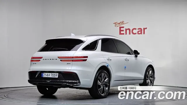 2025 Genesis GV70 2.5T Gasoline AWD Sold VIN KMTMA81BDSU240697 – exterior detail