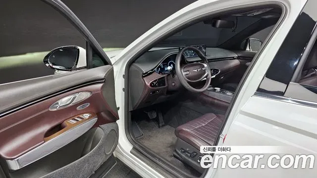 2021 Genesis GV70 2.2 Diesel AWD Sold VIN KMTMB81ADMU004080 – trunk area 2021 Genesis GV70 2.2 Diesel AWD Sold VIN KMTMB81ADMU004080 – trunk area